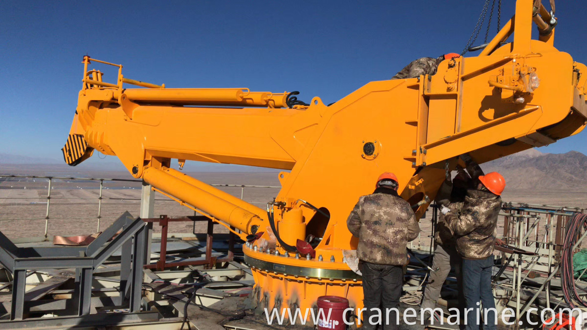 telescopic boom marine crane